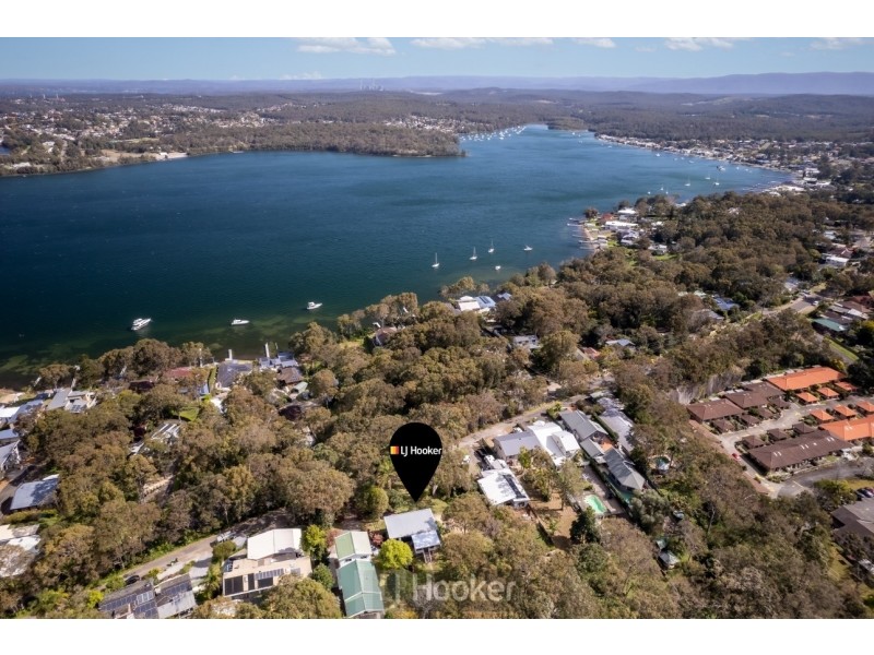 24 Coal Point Road, Coal Point NSW 2283