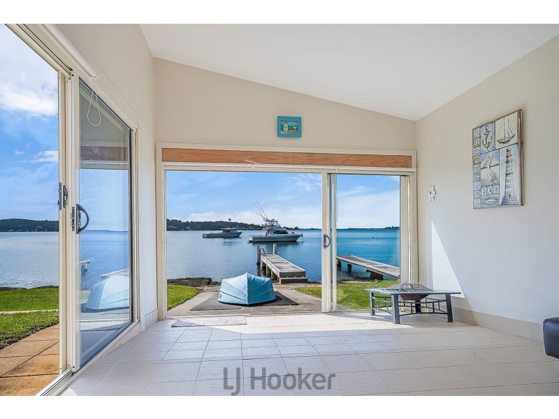 201 Fishing Point Road, Fishing Point NSW 2283