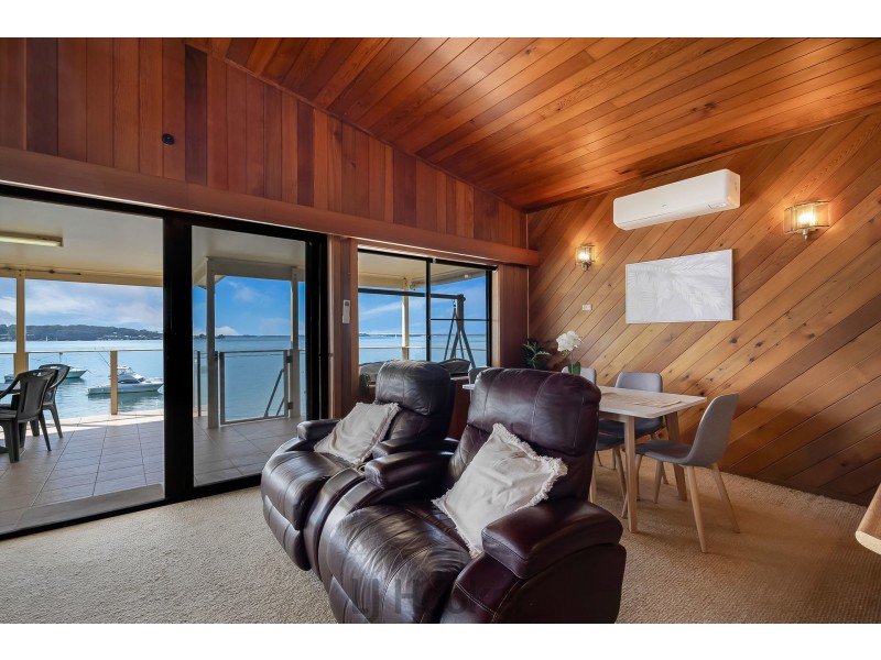 201 Fishing Point Road, Fishing Point NSW 2283