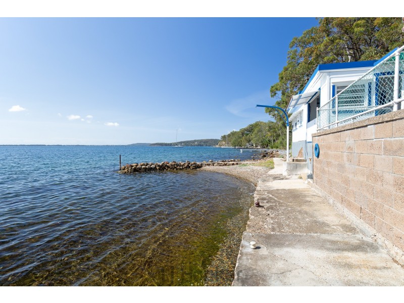 223 Fishing Point Road, Fishing Point NSW 2283