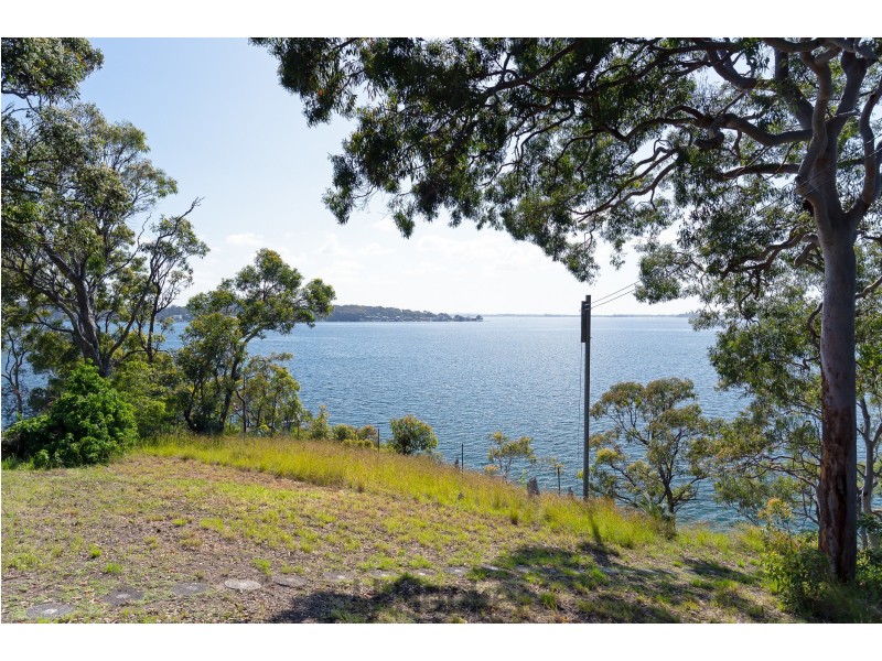 223 Fishing Point Road, Fishing Point NSW 2283