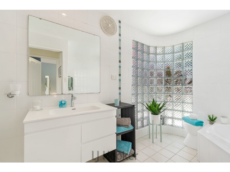 2 Amelia Street, Carey Bay NSW 2283