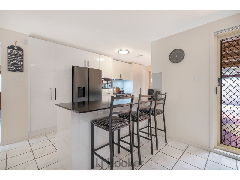 9 Nightingale Crescent, Cameron Park NSW 2285