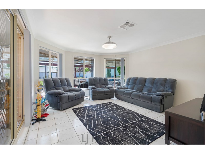 9 Nightingale Crescent, Cameron Park NSW 2285
