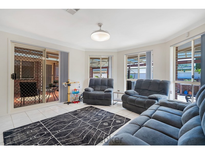 9 Nightingale Crescent, Cameron Park NSW 2285