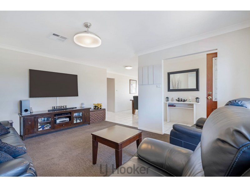 9 Nightingale Crescent, Cameron Park NSW 2285