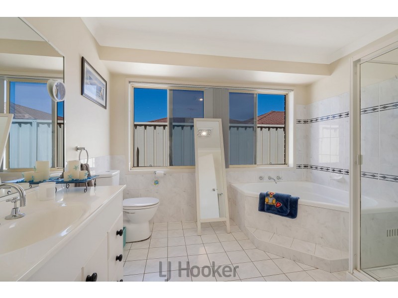 9 Nightingale Crescent, Cameron Park NSW 2285