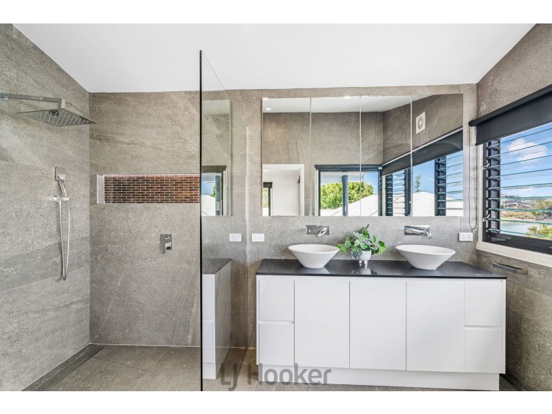 209 Fishing Point Road, Fishing Point NSW 2283