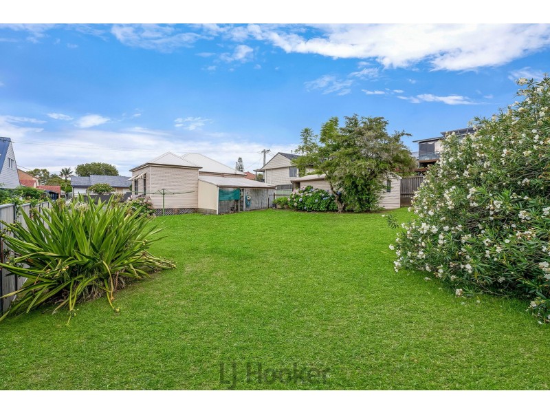 2 Albert Street, Speers Point NSW 2284