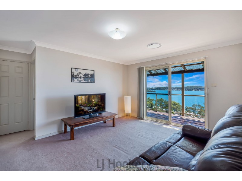 17 Ealing Crescent, Fishing Point NSW 2283