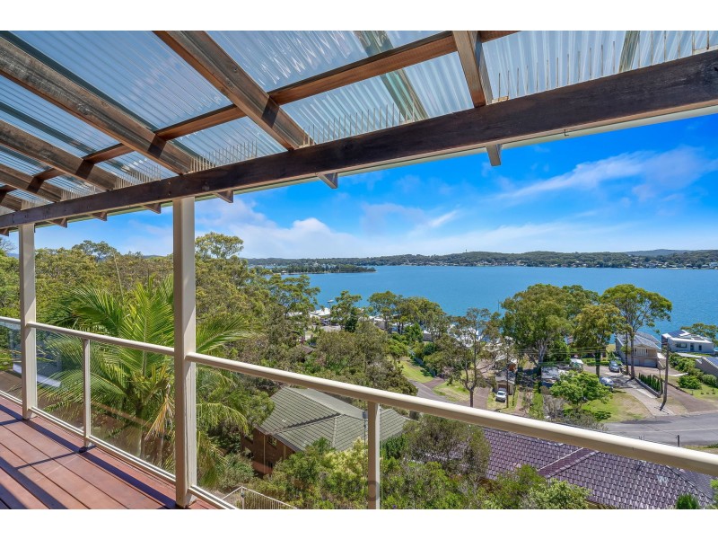 17 Ealing Crescent, Fishing Point NSW 2283