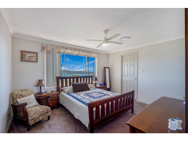 17 Ealing Crescent, Fishing Point NSW 2283