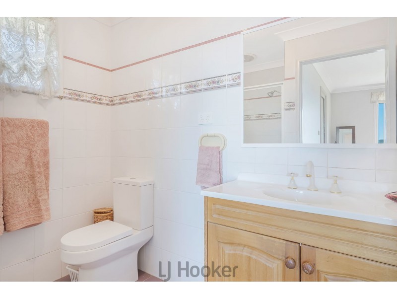 17 Ealing Crescent, Fishing Point NSW 2283