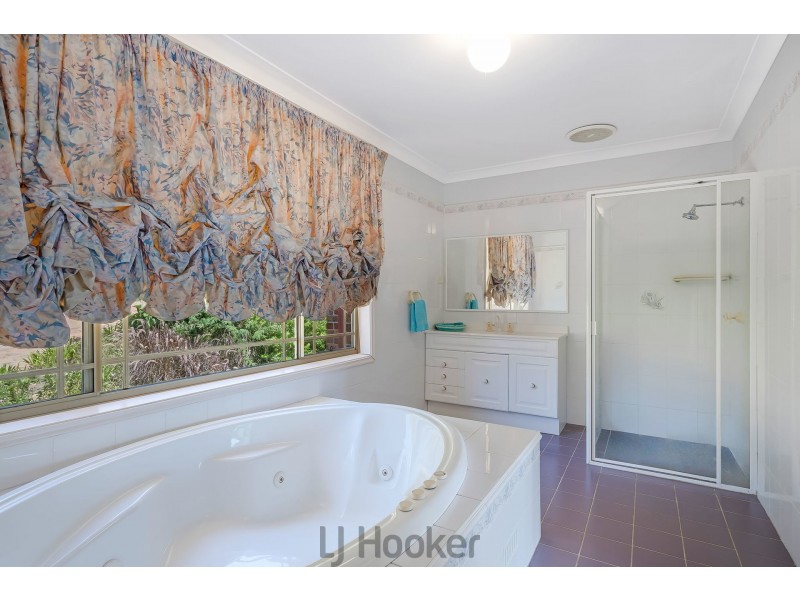 17 Ealing Crescent, Fishing Point NSW 2283