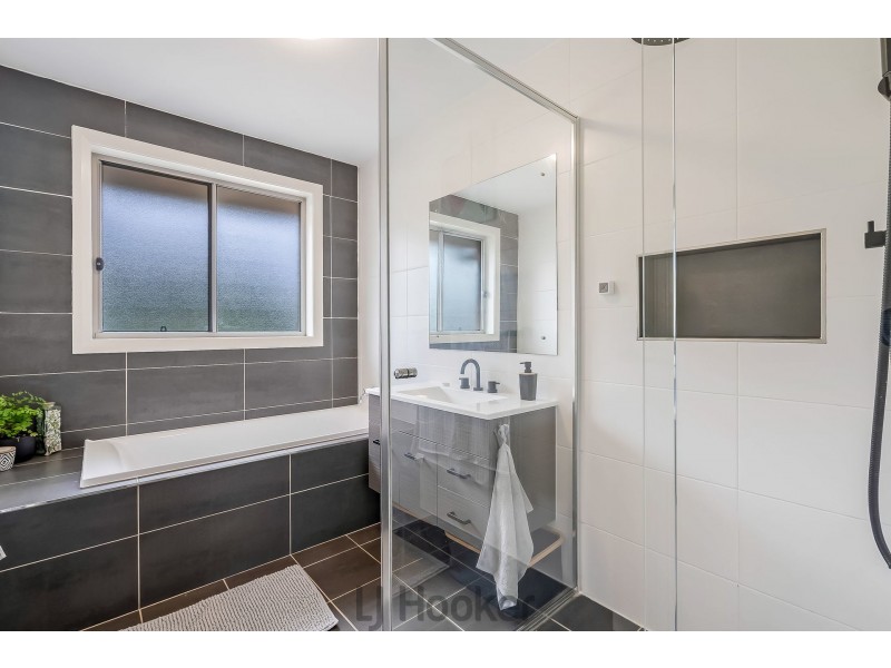 35 Jupiter Circuit, Cameron Park NSW 2285