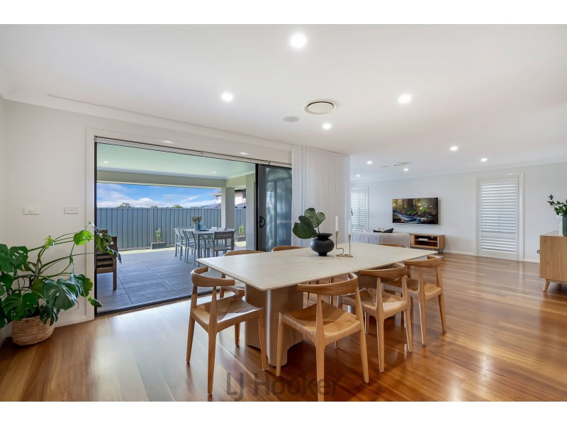 42 Ripon Way, Macquarie Hills NSW 2285