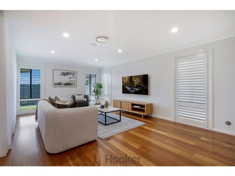 42 Ripon Way, Macquarie Hills NSW 2285