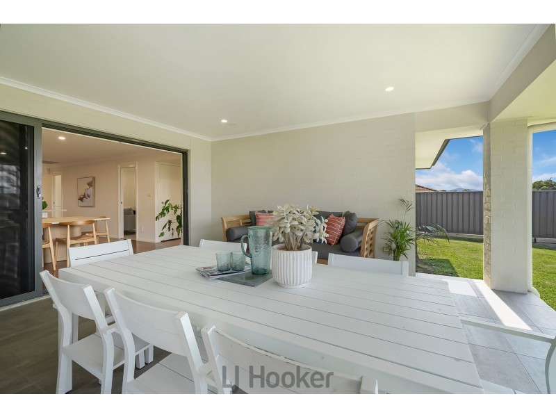42 Ripon Way, Macquarie Hills NSW 2285