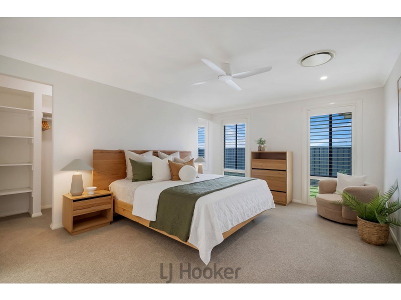42 Ripon Way, Macquarie Hills NSW 2285