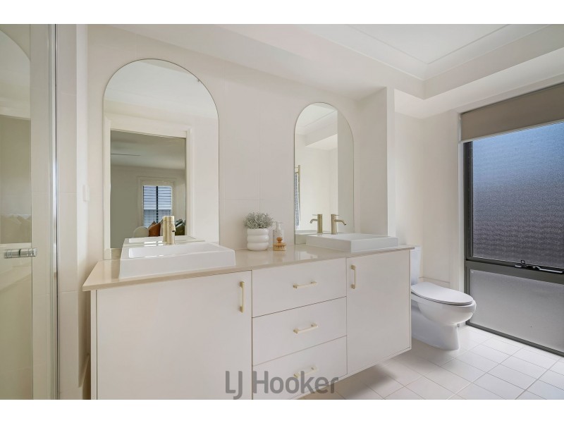 42 Ripon Way, Macquarie Hills NSW 2285