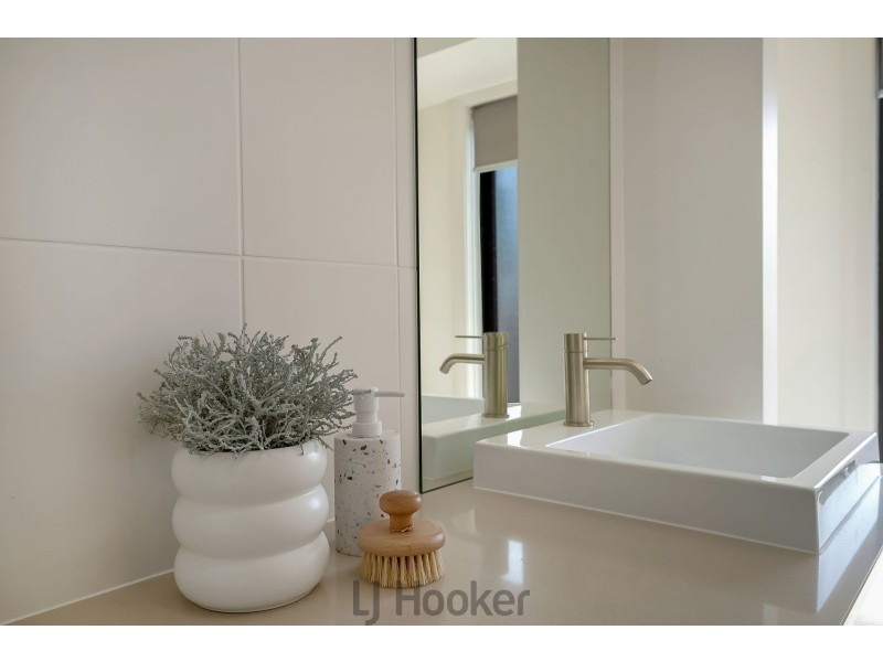 42 Ripon Way, Macquarie Hills NSW 2285
