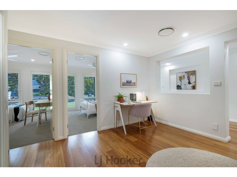 42 Ripon Way, Macquarie Hills NSW 2285