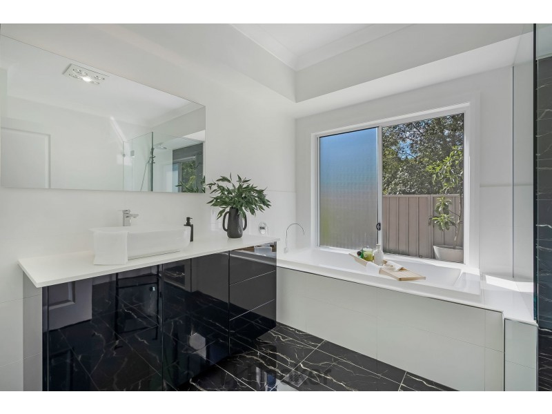 5 Bussorah Place, Cameron Park NSW 2285