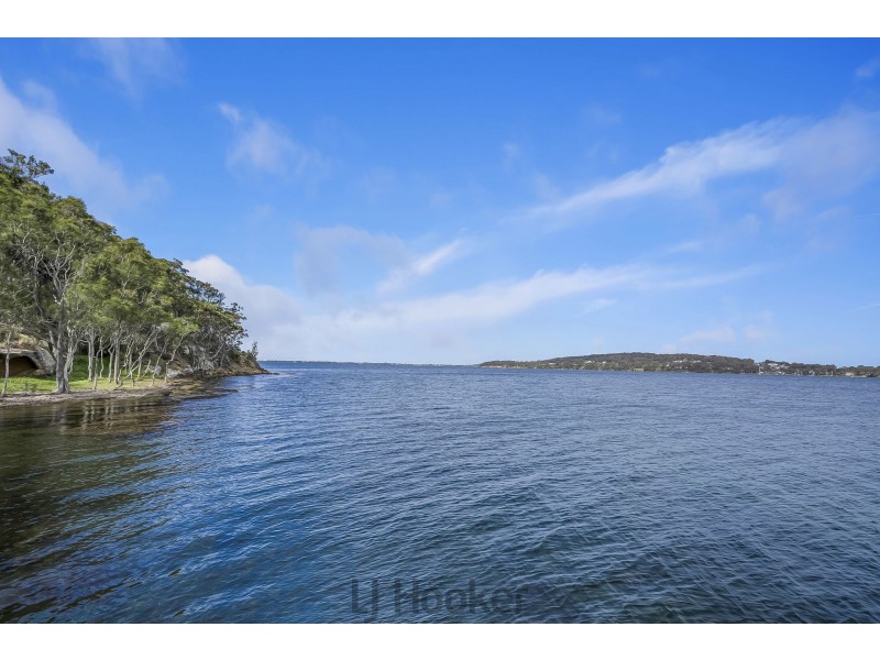4 Sealand Road, Fishing Point NSW 2283