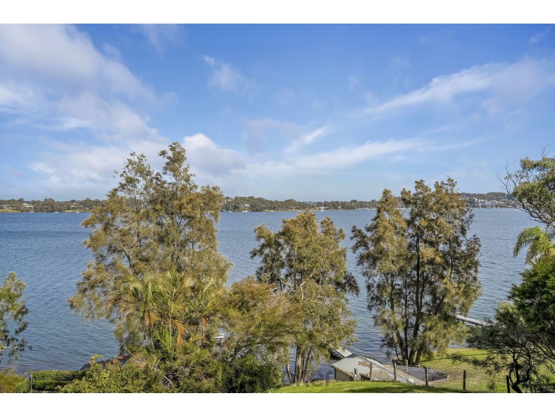 4 Sealand Road, Fishing Point NSW 2283