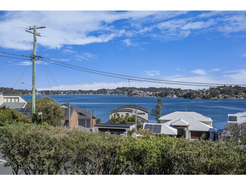 25 Sealand Road, Fishing Point NSW 2283