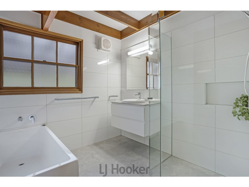 25 Sealand Road, Fishing Point NSW 2283