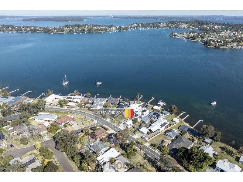 25 Sealand Road, Fishing Point NSW 2283