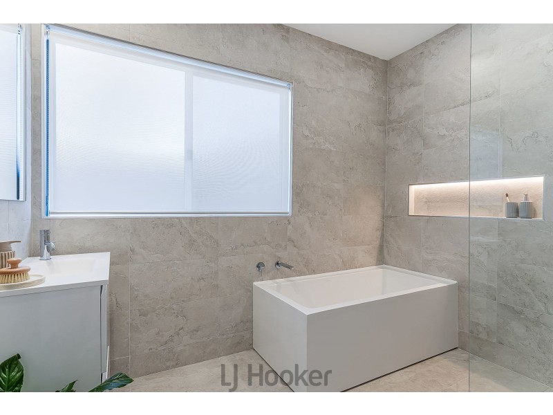 110 Sealand Road, Fishing Point NSW 2283