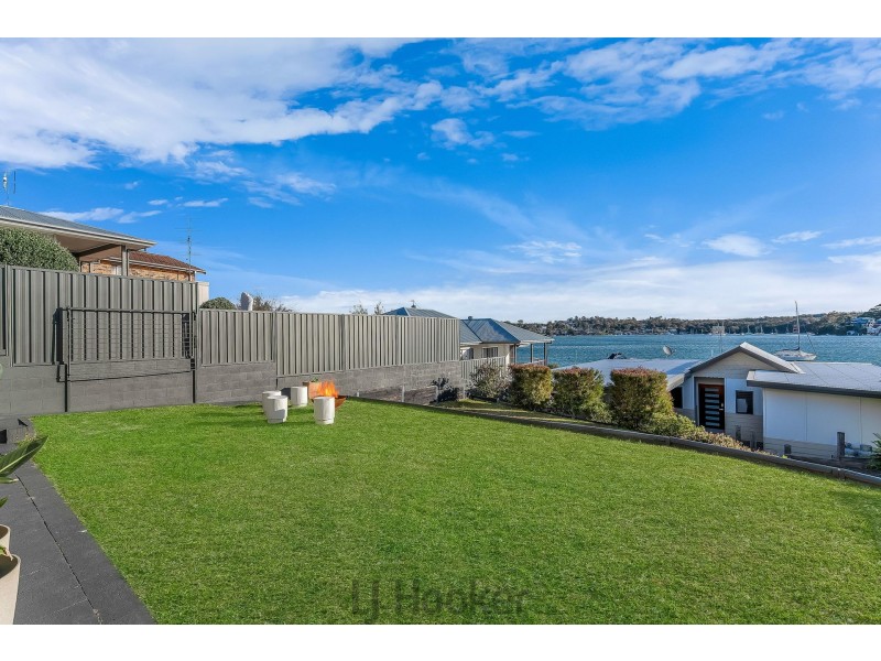 110 Sealand Road, Fishing Point NSW 2283