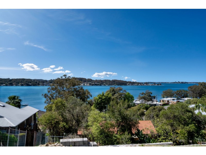 86 Fishing Point Road, Fishing Point NSW 2283