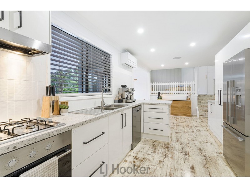 4 Fremantle Drive, Woodrising NSW 2284