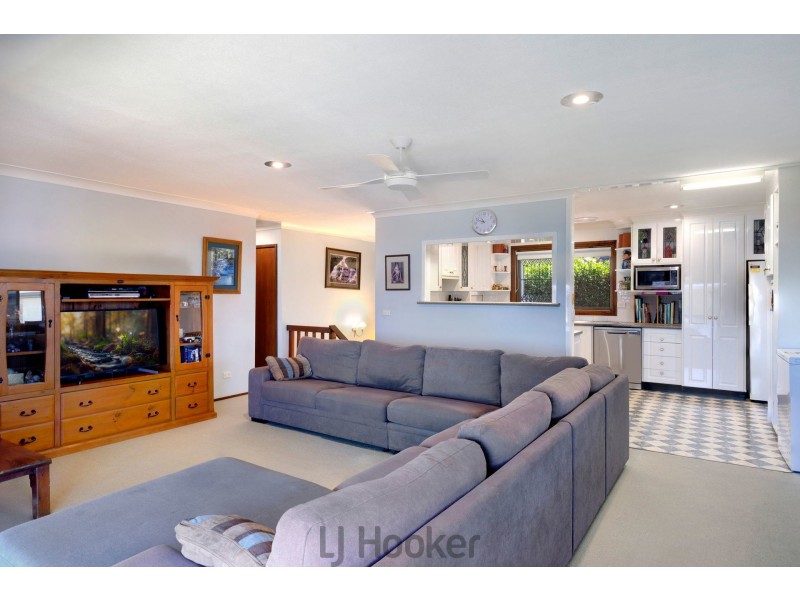 40 Sunlight Parade, Fishing Point NSW 2283