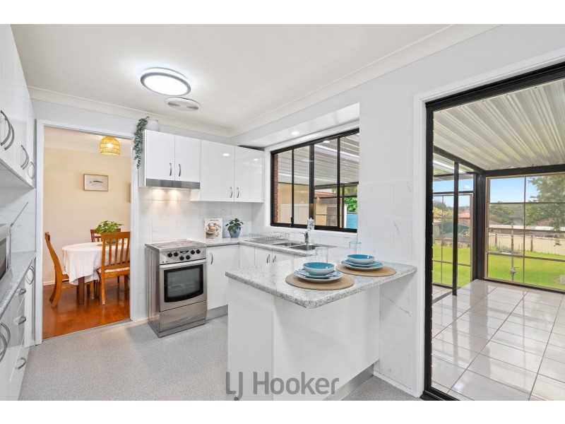 14 Carlisle Row, Fishing Point NSW 2283