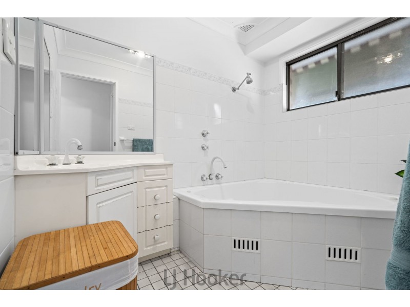 14 Carlisle Row, Fishing Point NSW 2283