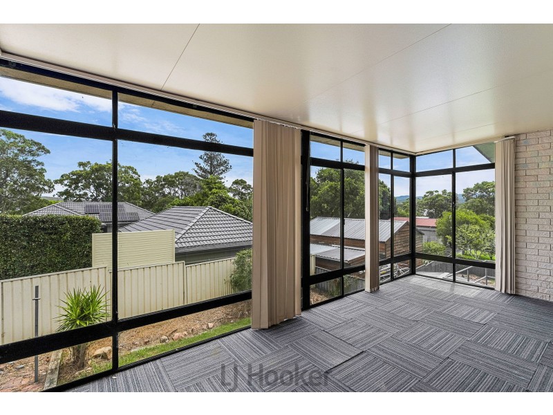 54 Middle Point Road, Bolton Point NSW 2283