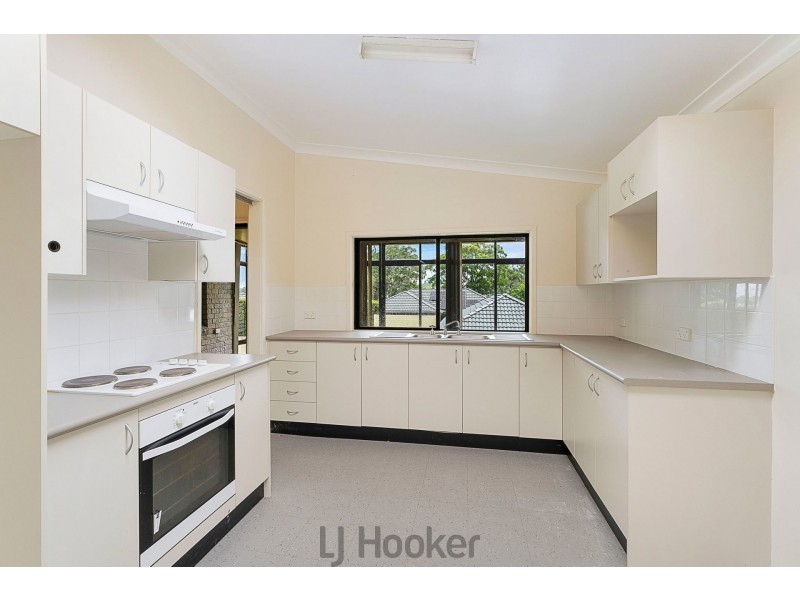 54 Middle Point Road, Bolton Point NSW 2283