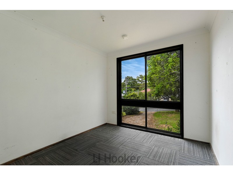 54 Middle Point Road, Bolton Point NSW 2283
