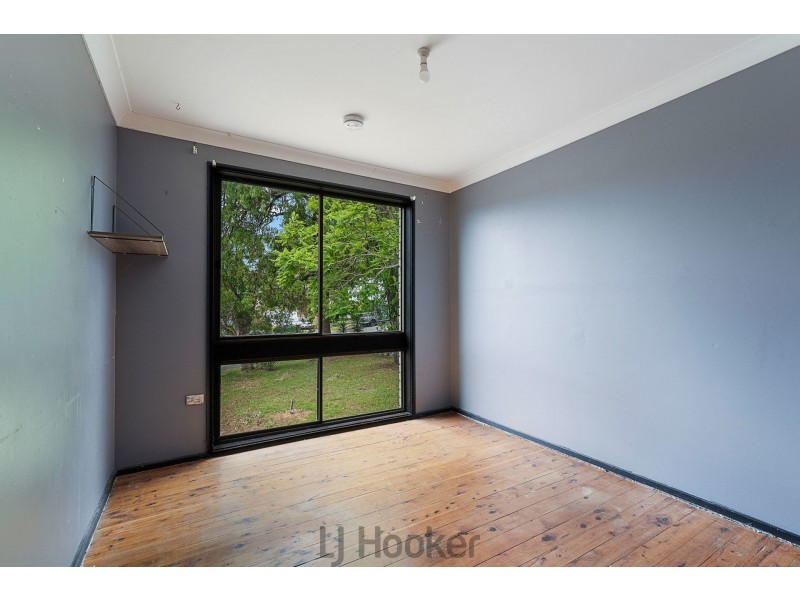 54 Middle Point Road, Bolton Point NSW 2283