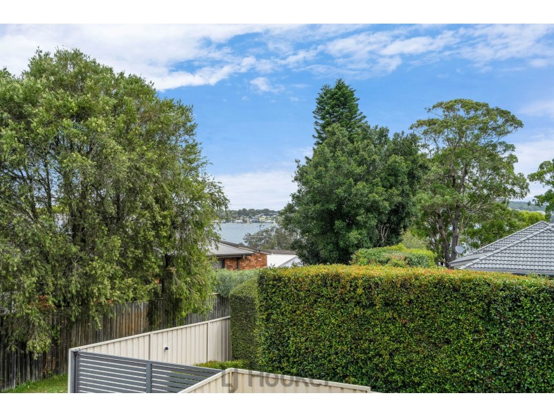 54 Middle Point Road, Bolton Point NSW 2283