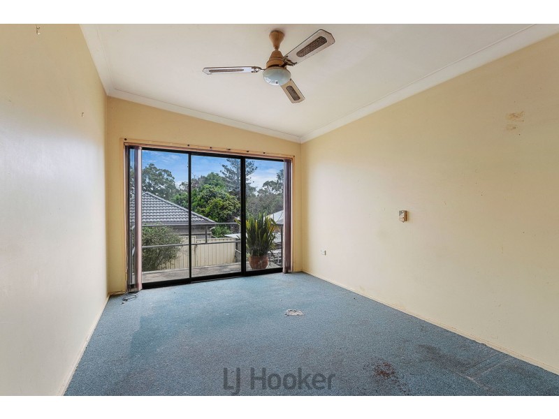 54 Middle Point Road, Bolton Point NSW 2283