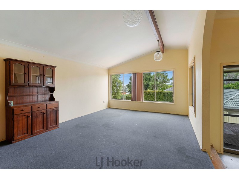 54 Middle Point Road, Bolton Point NSW 2283