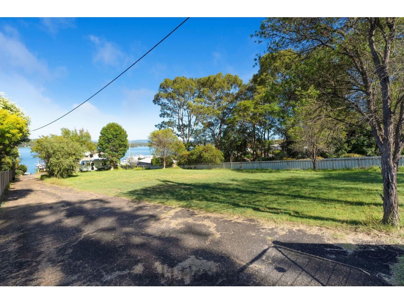 113 Coal Point Road, Coal Point NSW 2283