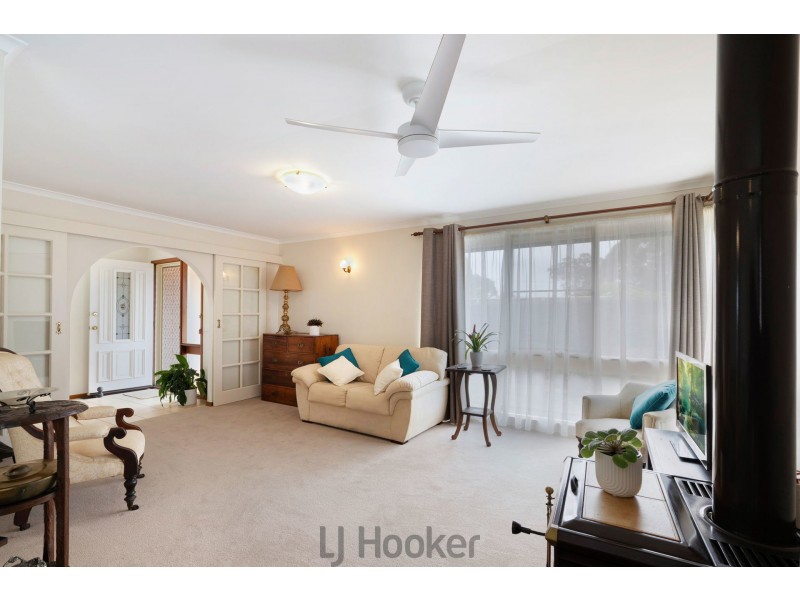 24 Sunlight Parade, Fishing Point NSW 2283