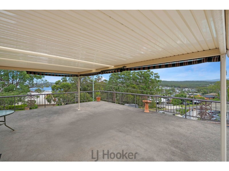 24 Sunlight Parade, Fishing Point NSW 2283