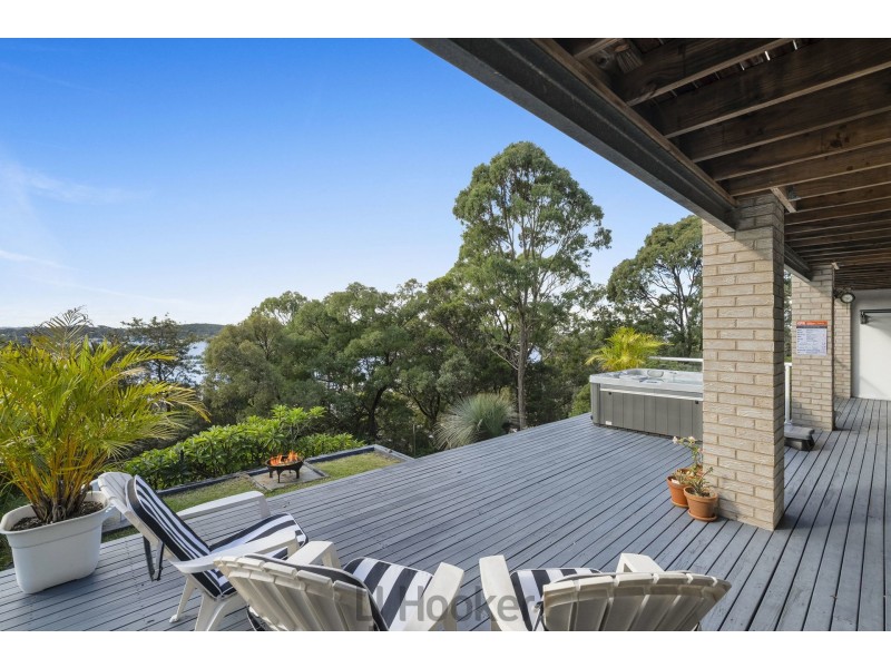 1 Ealing Crescent, Fishing Point NSW 2283